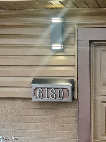 6180 Jamestown Drive, Parma, OH 44134