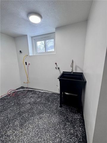 6180 Jamestown Drive, Parma, OH 44134