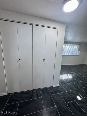 6180 Jamestown Drive, Parma, OH 44134