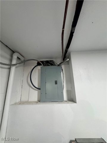 6180 Jamestown Drive, Parma, OH 44134