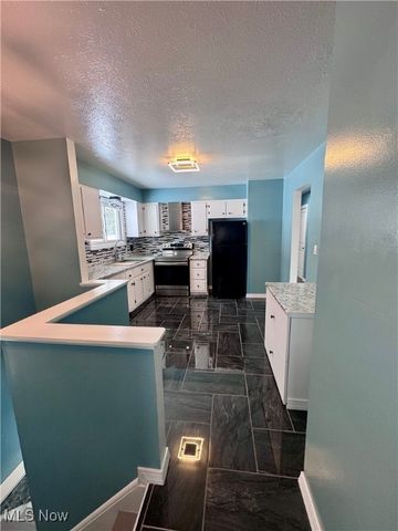 6180 Jamestown Drive, Parma, OH 44134