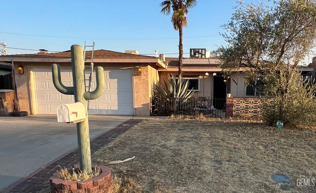 3805 Hoffman Avenue, Bakersfield, CA 93309