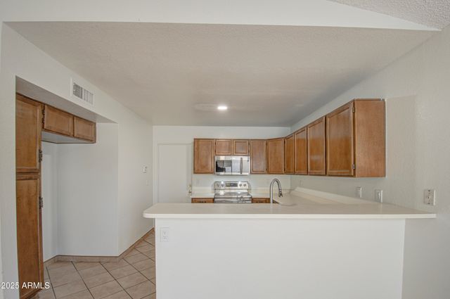 8728 W VALE Drive, Phoenix, AZ 85037