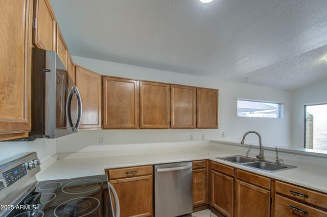 8728 W VALE Drive, Phoenix, AZ 85037