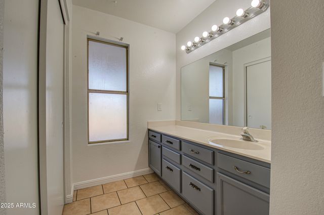 8728 W VALE Drive, Phoenix, AZ 85037