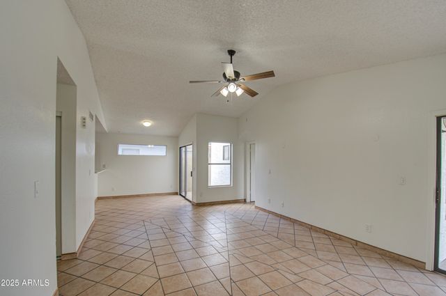 8728 W VALE Drive, Phoenix, AZ 85037