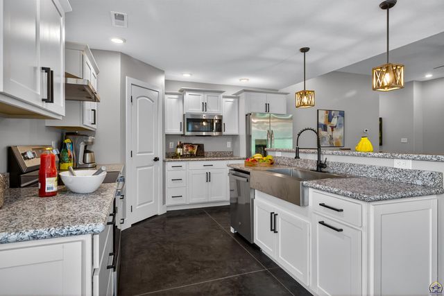 5005 NW Derby DR, Topeka, KS 66618