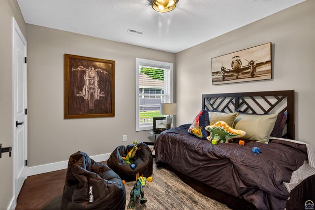 5005 NW Derby DR, Topeka, KS 66618