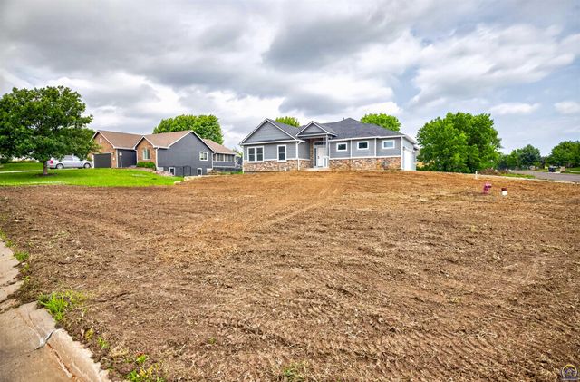5005 NW Derby DR, Topeka, KS 66618