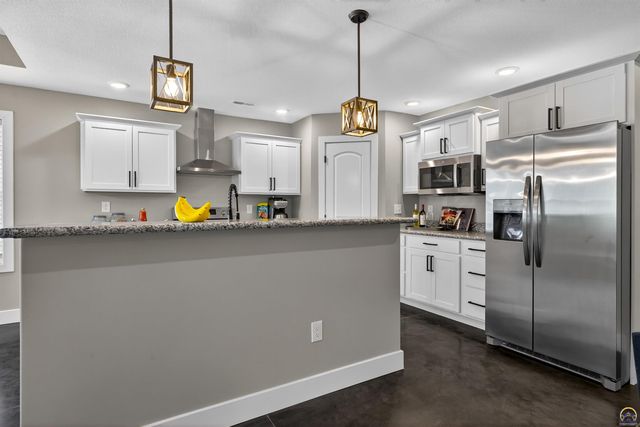 5005 NW Derby DR, Topeka, KS 66618