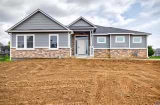 5005 NW Derby DR, Topeka, KS 66618