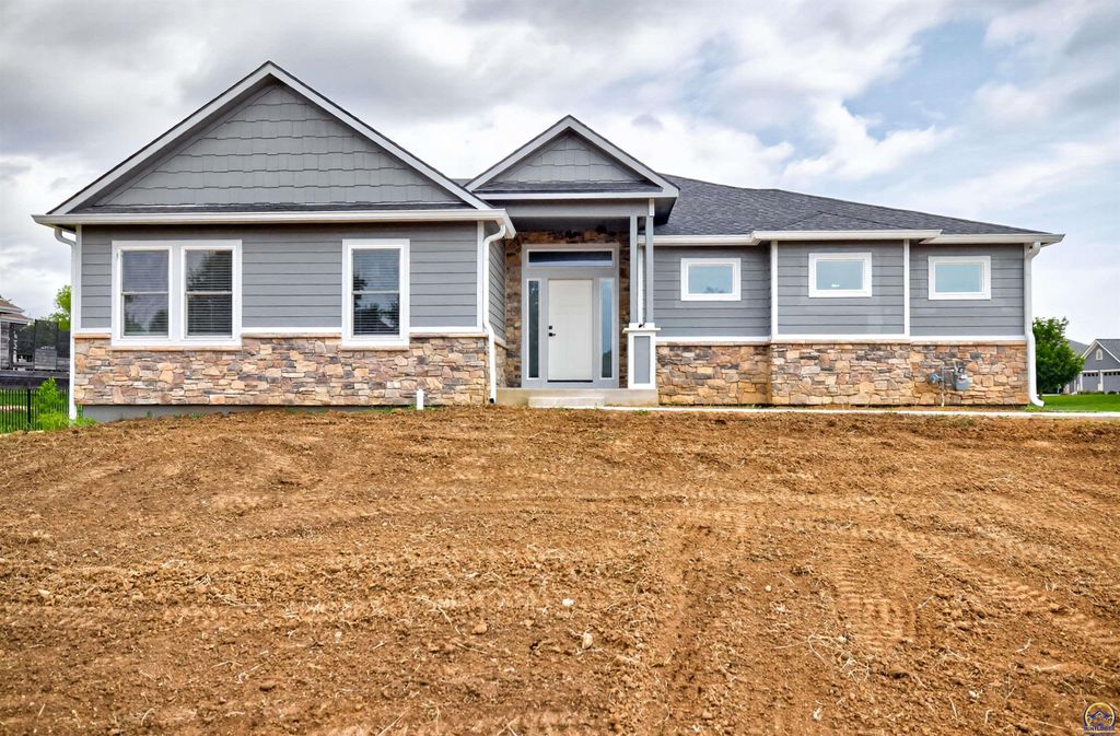 5005 NW Derby DR, Topeka, KS 66618