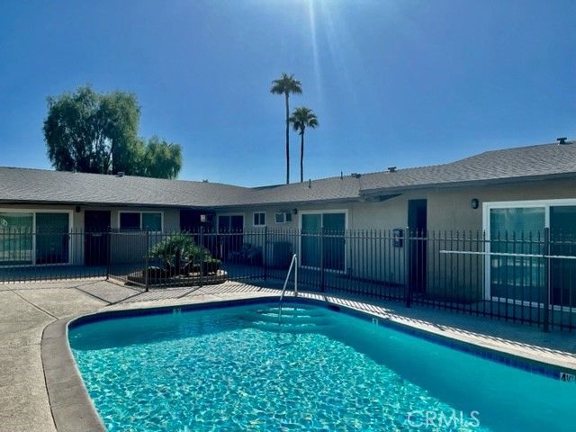 686 E Cottonwood 7, Palm Springs, CA 92262