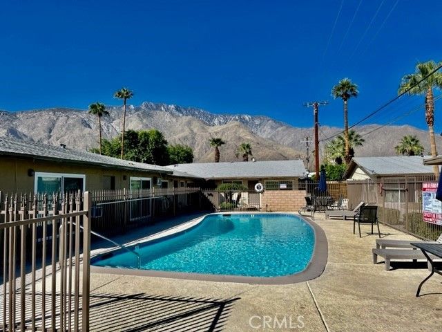 686 E Cottonwood 7, Palm Springs, CA 92262