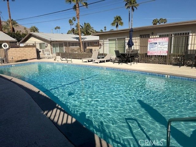 686 E Cottonwood 7, Palm Springs, CA 92262
