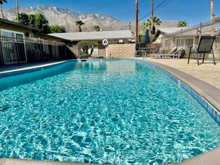 686 E Cottonwood 7, Palm Springs, CA 92262