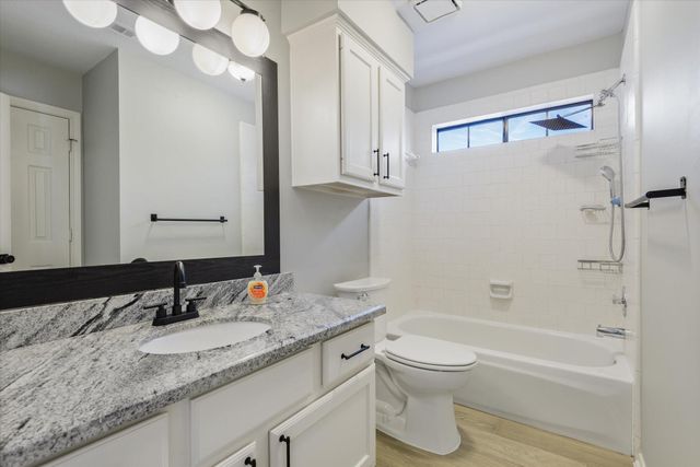 1726 Emerald Lake Court, Houston, TX 77062