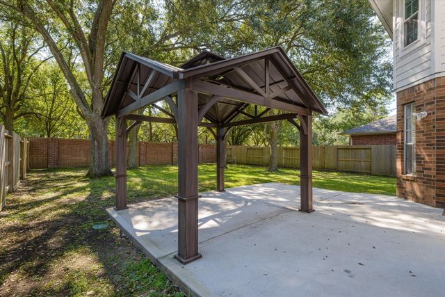 1726 Emerald Lake Court, Houston, TX 77062