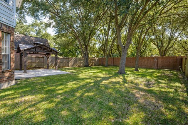 1726 Emerald Lake Court, Houston, TX 77062