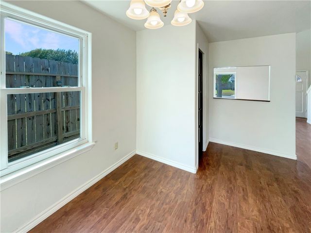 2007 Cottonwood Dr, Portland, TX 78374