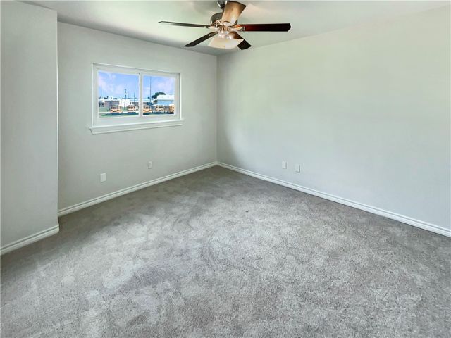 2007 Cottonwood Dr, Portland, TX 78374