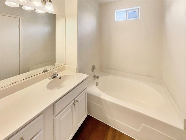 2007 Cottonwood Dr, Portland, TX 78374