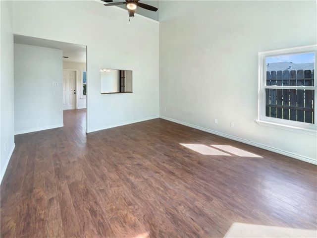 2007 Cottonwood Dr, Portland, TX 78374