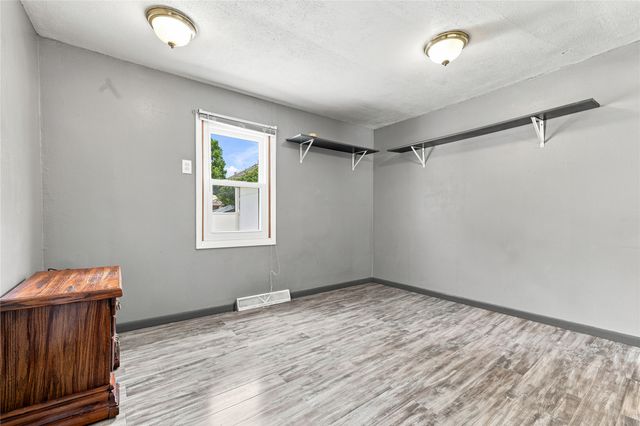 320 E Diehl Avenue, Des Moines, IA 50315