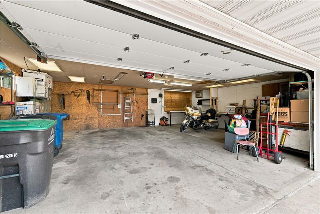 320 E Diehl Avenue, Des Moines, IA 50315