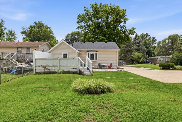 320 E Diehl Avenue, Des Moines, IA 50315
