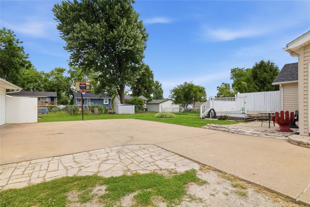 320 E Diehl Avenue, Des Moines, IA 50315