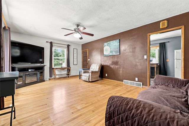 320 E Diehl Avenue, Des Moines, IA 50315