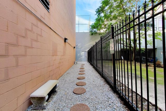 230 W Division Street 1407, Chicago, IL 60610