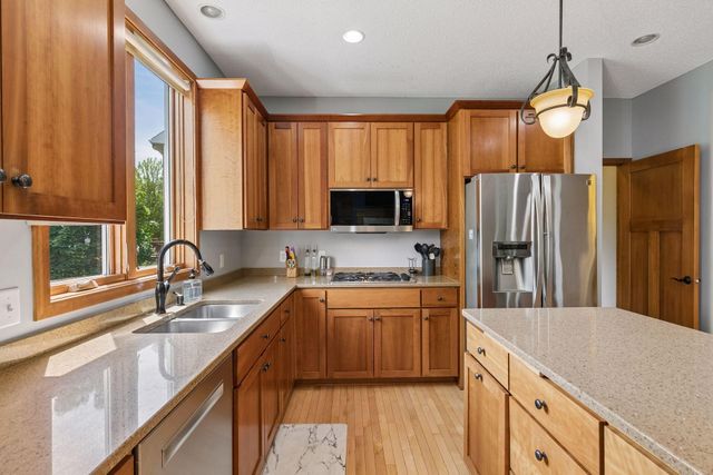3742 Crosscliffe Path, Rosemount, MN 55068