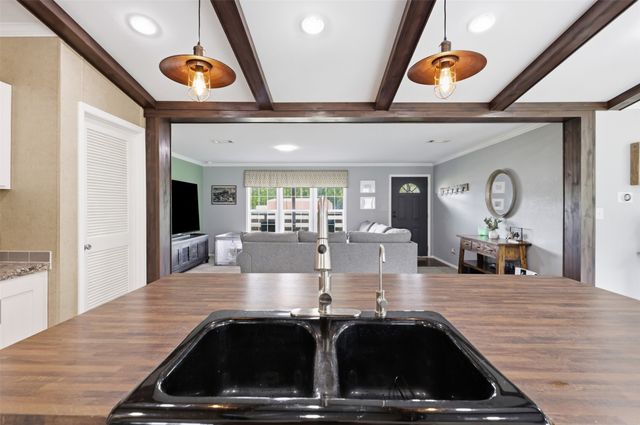 237 County Road 4927, Trenton, TX 75490