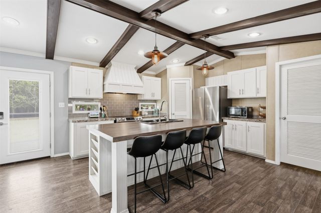 237 County Road 4927, Trenton, TX 75490