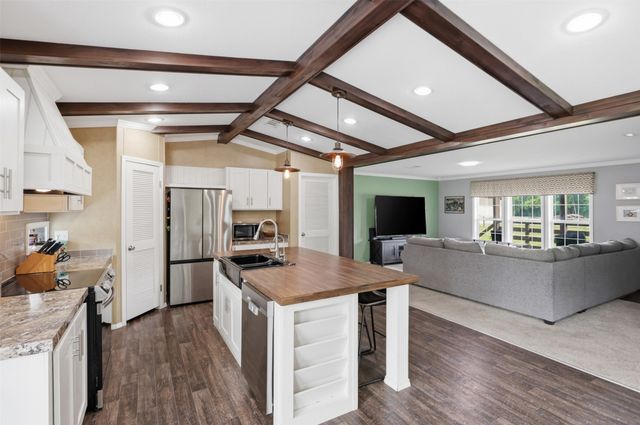 237 County Road 4927, Trenton, TX 75490