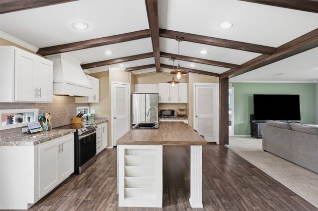237 County Road 4927, Trenton, TX 75490