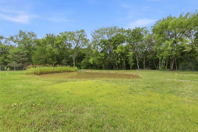 237 County Road 4927, Trenton, TX 75490