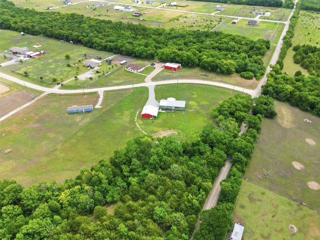 237 County Road 4927, Trenton, TX 75490