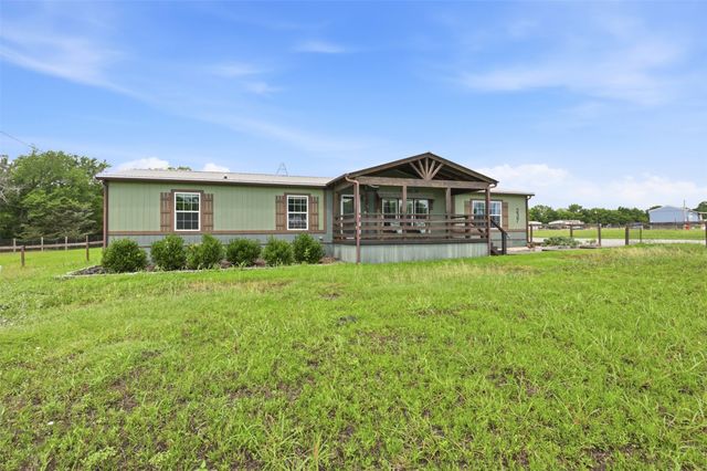 237 County Road 4927, Trenton, TX 75490