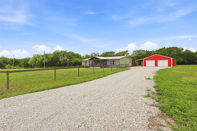 237 County Road 4927, Trenton, TX 75490