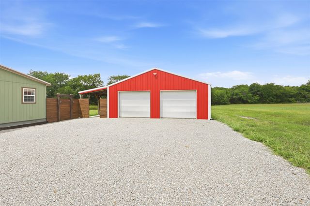 237 County Road 4927, Trenton, TX 75490