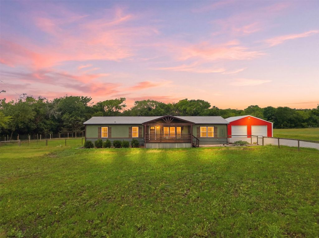237 County Road 4927, Trenton, TX 75490