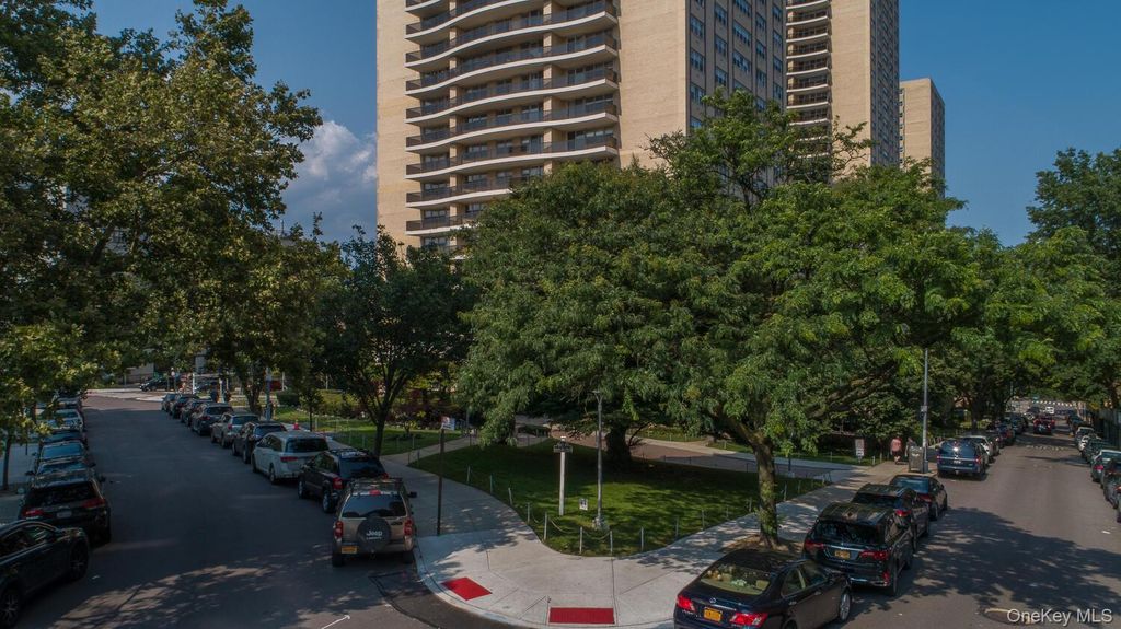 66-36 Yellowstone Boulevard A20, Forest Hills, NY 11375 — photo 3