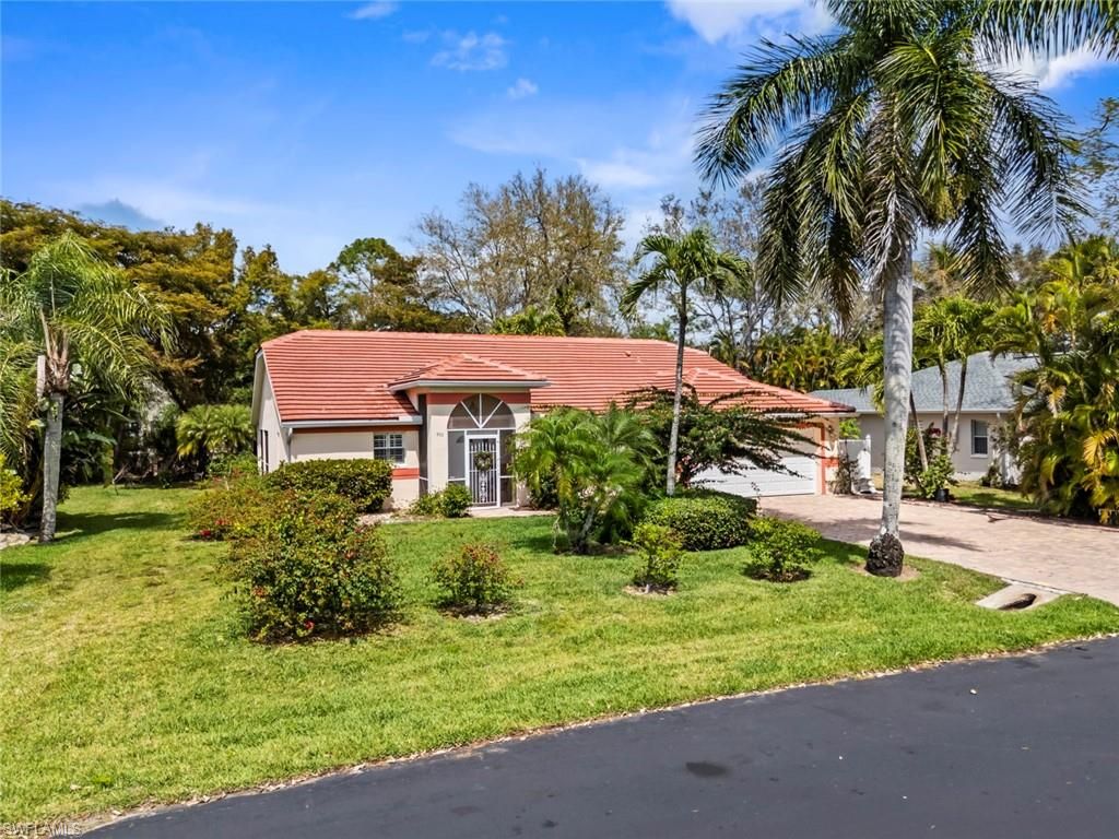 930 Moon Lake DR, NAPLES, FL 34104 — exterior