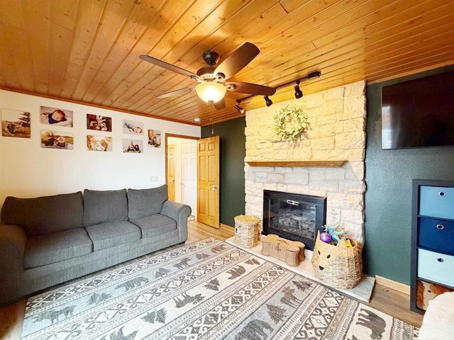 283 OLD PIONEER ROAD, Fond Du Lac, WI 54935