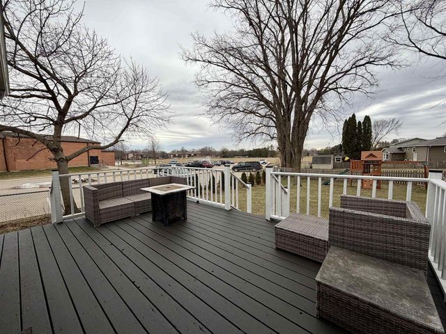 283 OLD PIONEER ROAD, Fond Du Lac, WI 54935