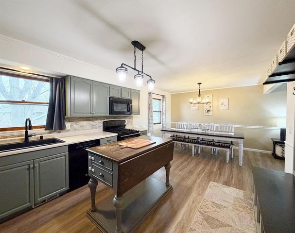 283 OLD PIONEER ROAD, Fond Du Lac, WI 54935