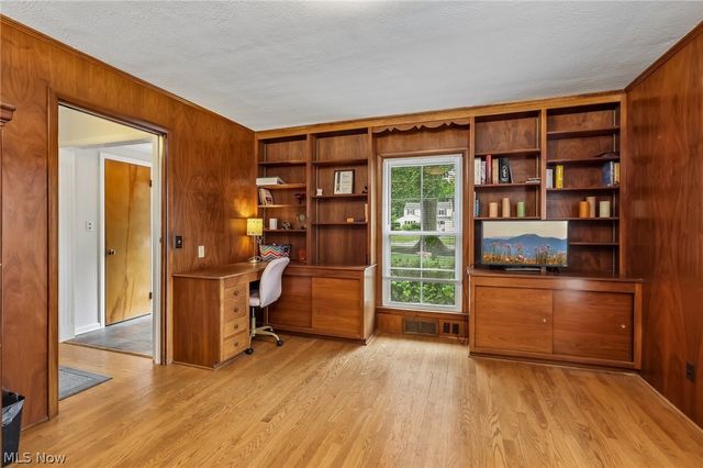 21299 S Woodland Road, Shaker Heights, OH 44122